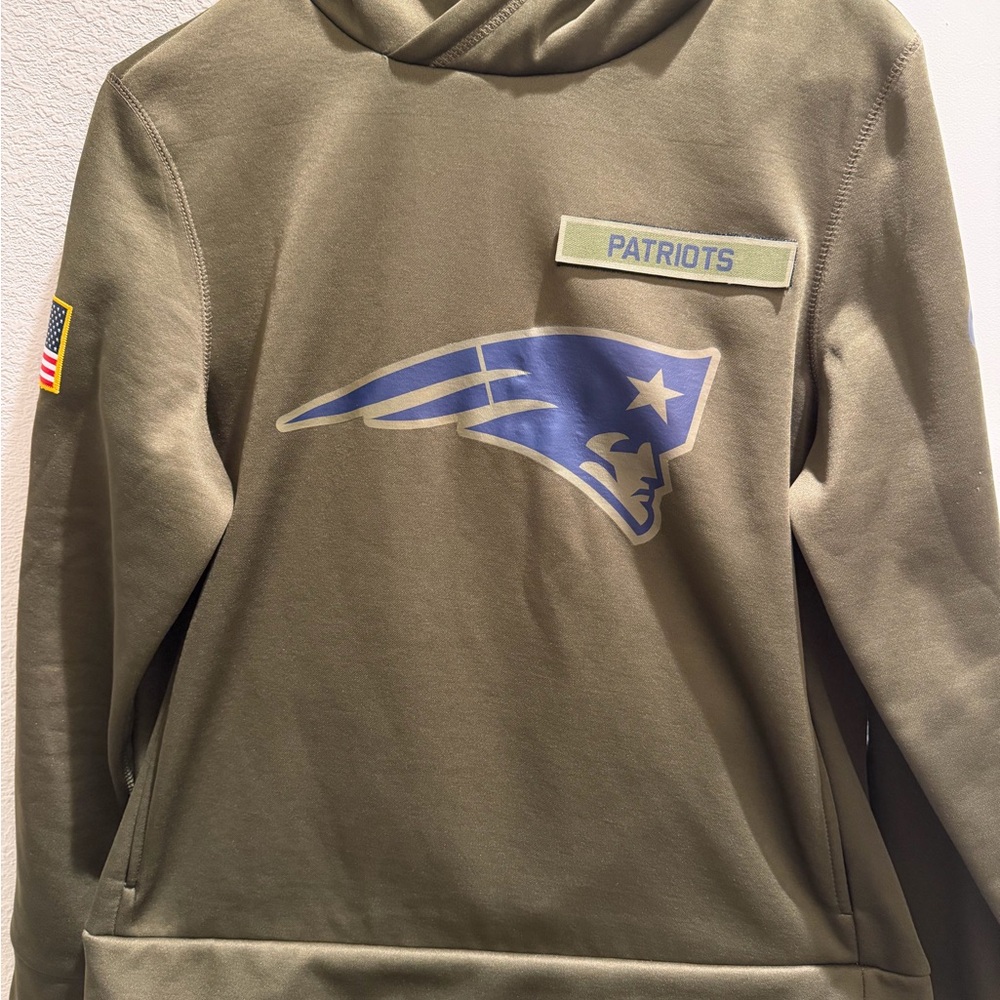 Nike Youth XL Patriots Sweatshirt in Olive